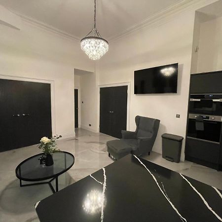 Royal Mile Apartment 2Bedroom เอดินบะระ ภายนอก รูปภาพ