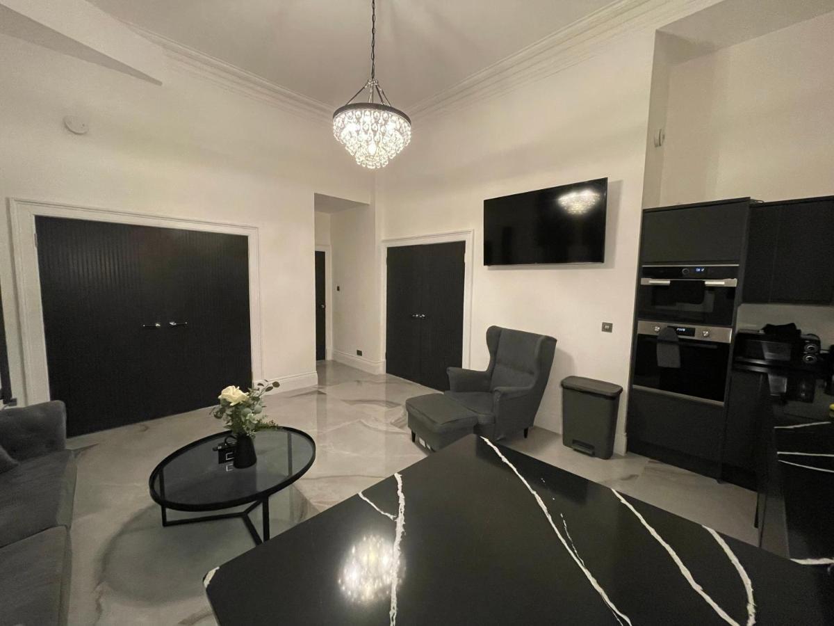 Royal Mile Apartment 2Bedroom เอดินบะระ ภายนอก รูปภาพ