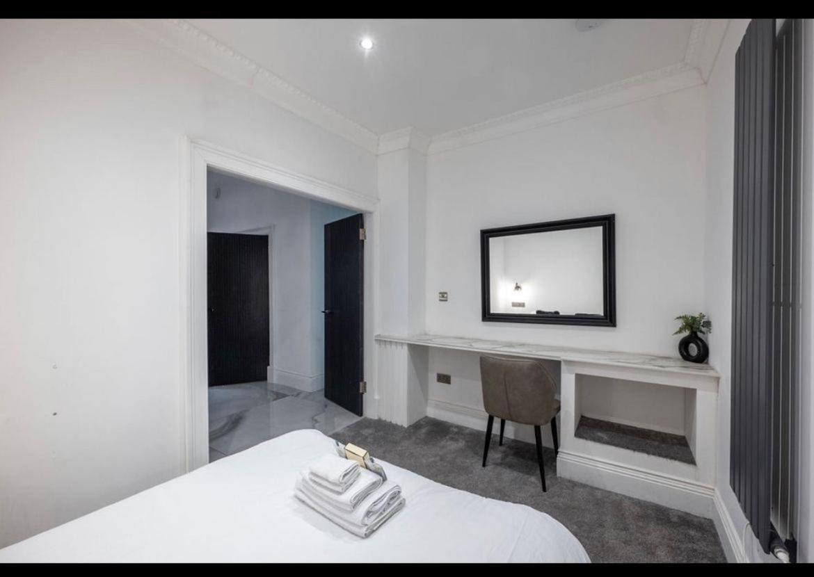 Royal Mile Apartment 2Bedroom เอดินบะระ ภายนอก รูปภาพ