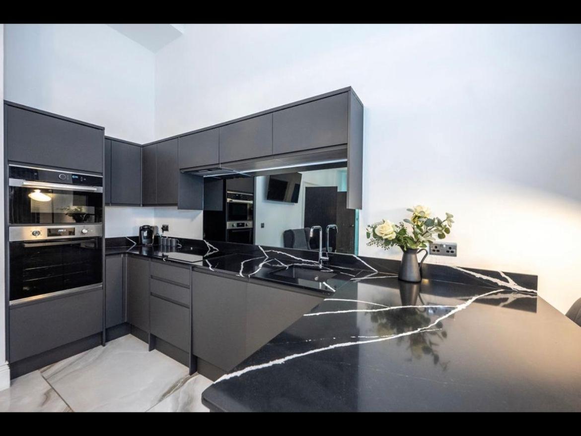 Royal Mile Apartment 2Bedroom เอดินบะระ ภายนอก รูปภาพ